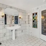 11 Bedroom Cozy In Gørding
