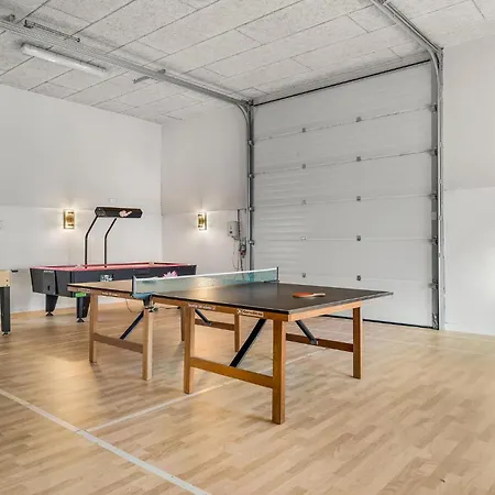 11 Bedroom Cozy In Prázdninový dům Gørding