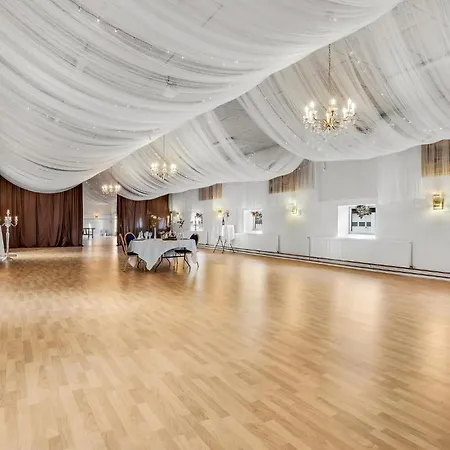 11 Bedroom Cozy In Prázdninový dům Gørding