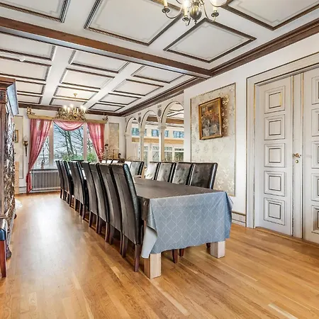 11 Bedroom Cozy In *