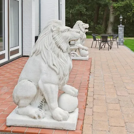 11 Bedroom Cozy In Prázdninový dům Gørding