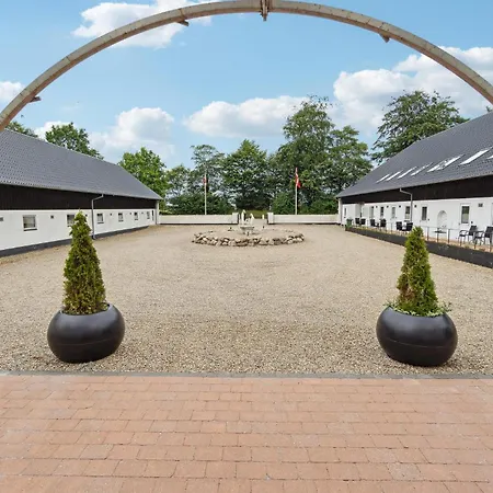 11 Bedroom Cozy In Prázdninový dům Gørding