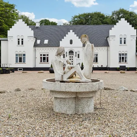 11 Bedroom Cozy In Gørding