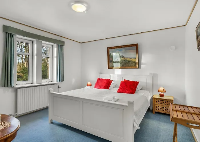 11 Bedroom Cozy In Gørding