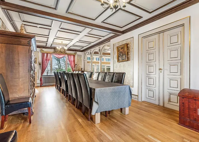 11 Bedroom Cozy In *