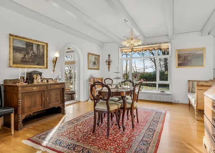 11 Bedroom Cozy In *