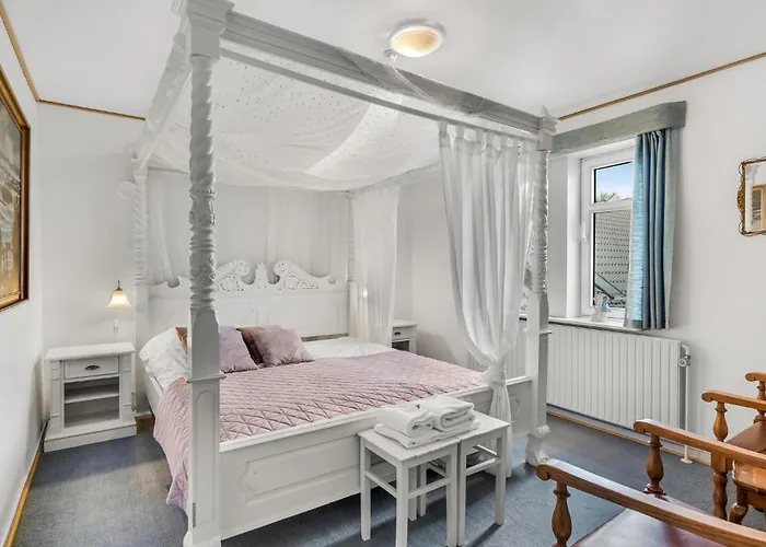 11 Bedroom Cozy In *