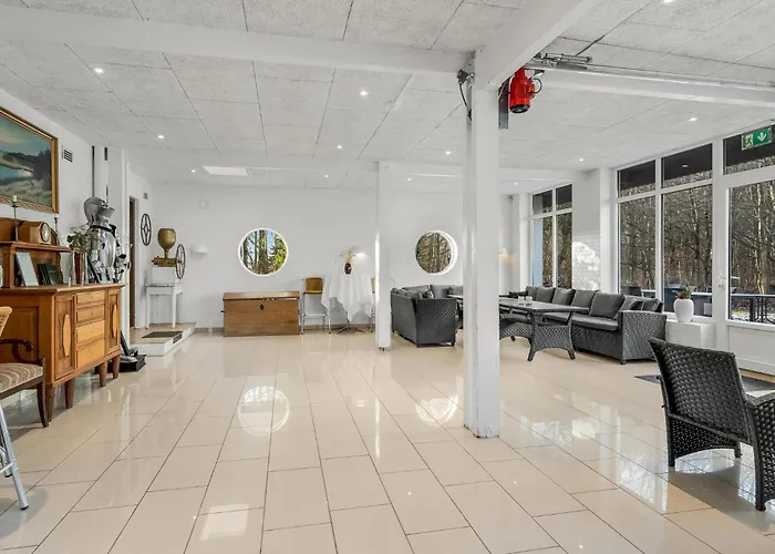 11 Bedroom Cozy In Gørding