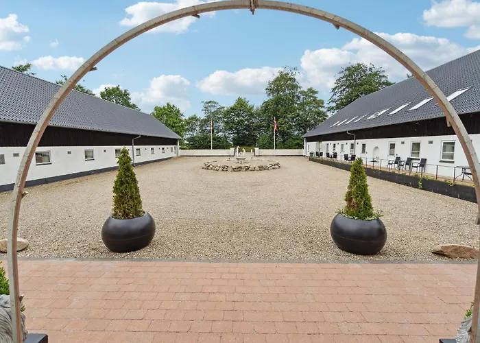 11 Bedroom Cozy In Dom wakacyjny Gørding